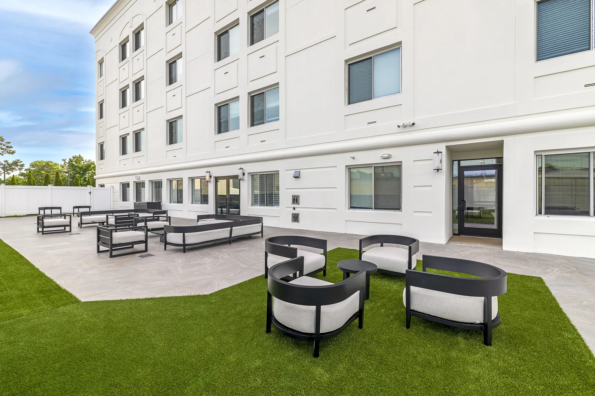 Exterior Patio at The Bristal at Lynbrook