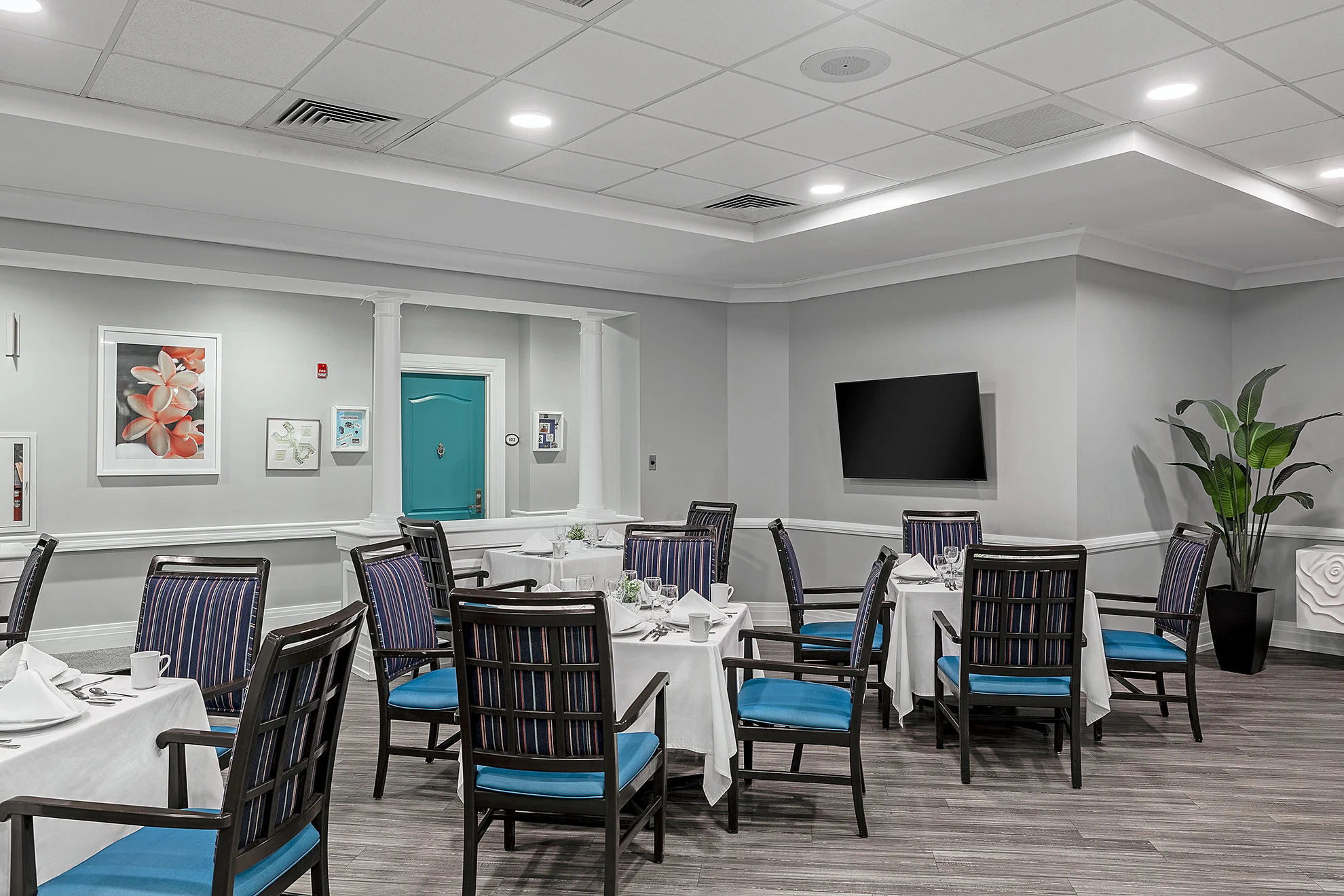 The Bristal at East Northport_Dining Room