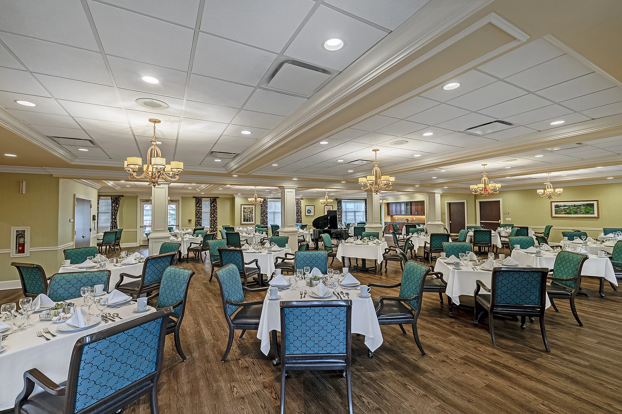 The Bristal at Lake Grove_Reflections Dining Room