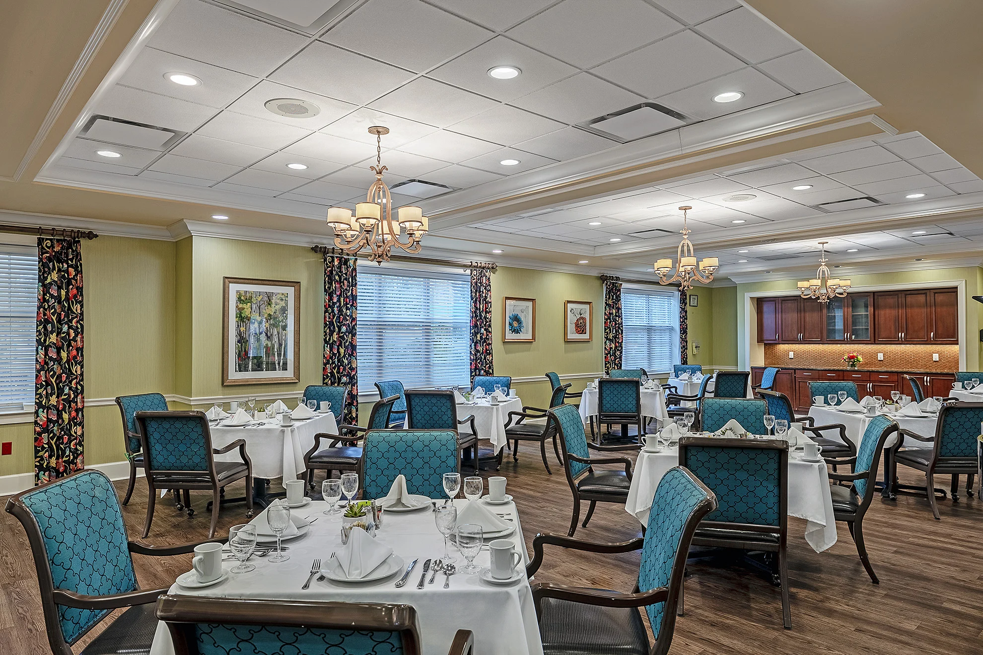 The Bristal at Lake Grove_Reflections Dining Room