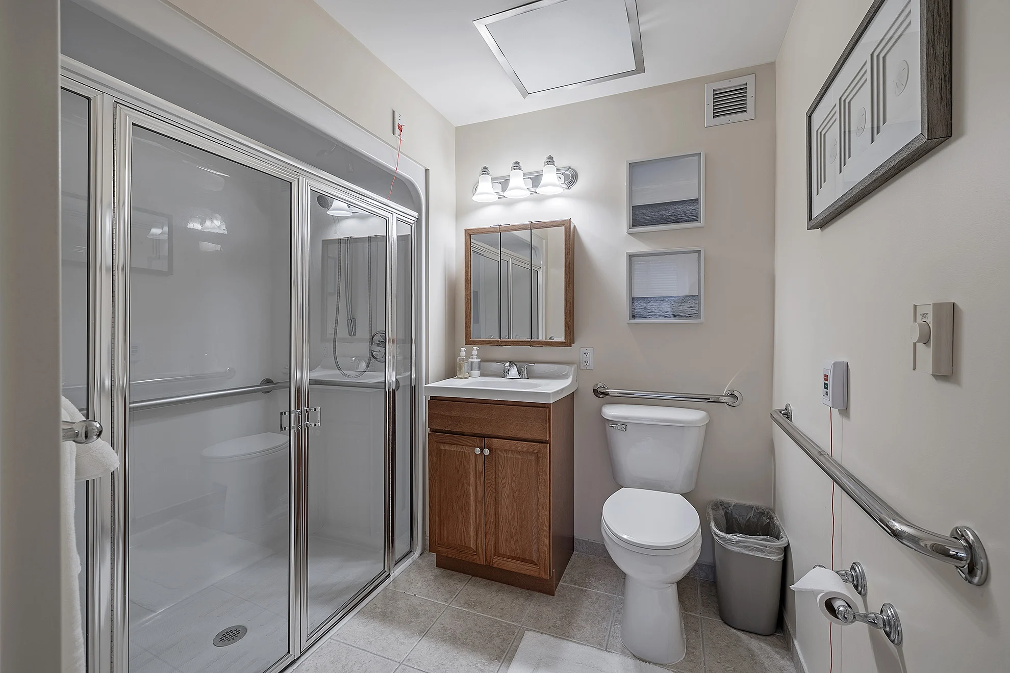 The Bristal at Massapequa_1 bedroom bathroom